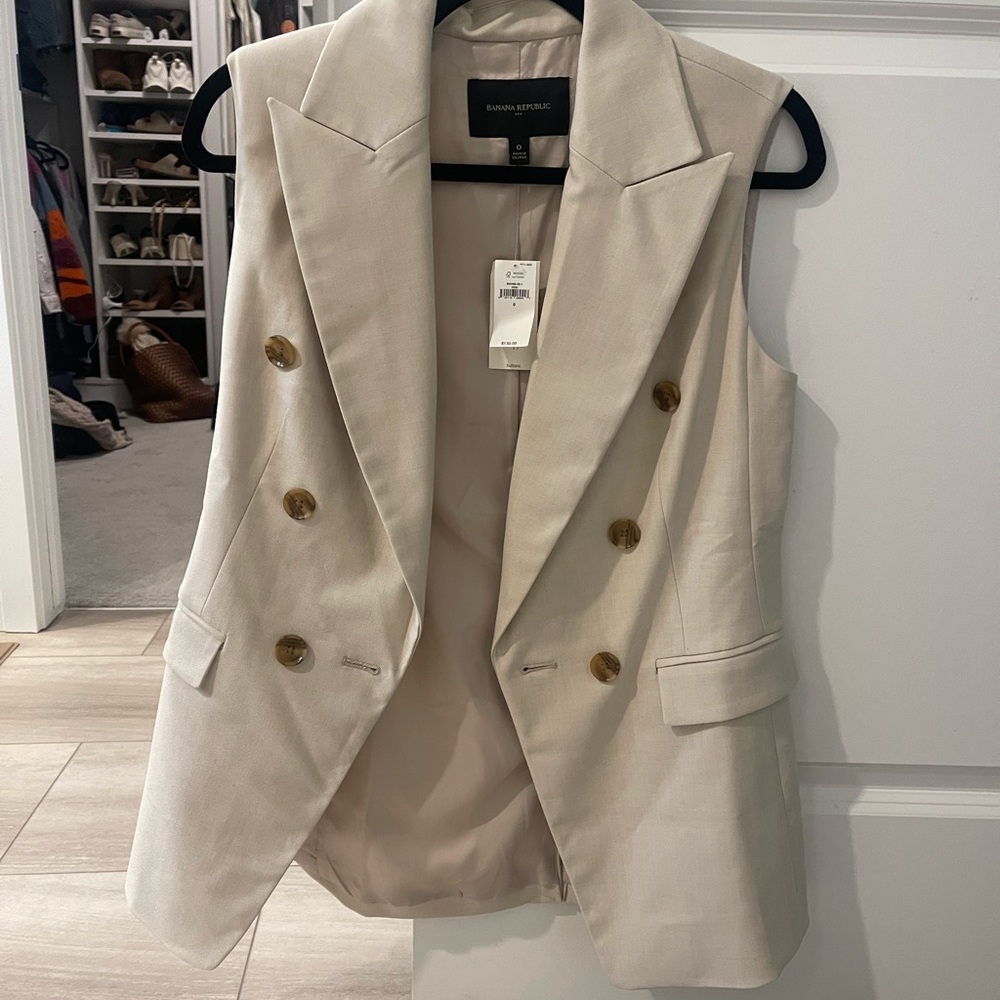 Banana Republic Beige Women's Sleeveless Blazer